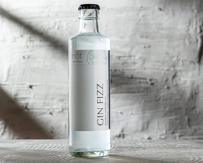 Gin Fizz, klassischer Cocktail mit Bombay Sapphire Gin